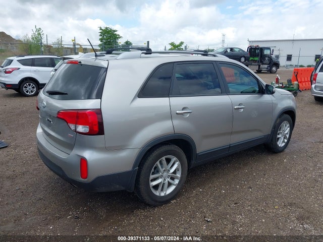 KIA SORENTO LX 2015 5XYKT4A60FG559030 Image 4