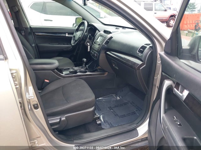 KIA SORENTO LX 2015 5XYKT4A60FG559030 Image 5