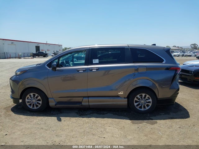Toyota SIENNA LE 2022 5TDKSKFC2NS071348 Image 14