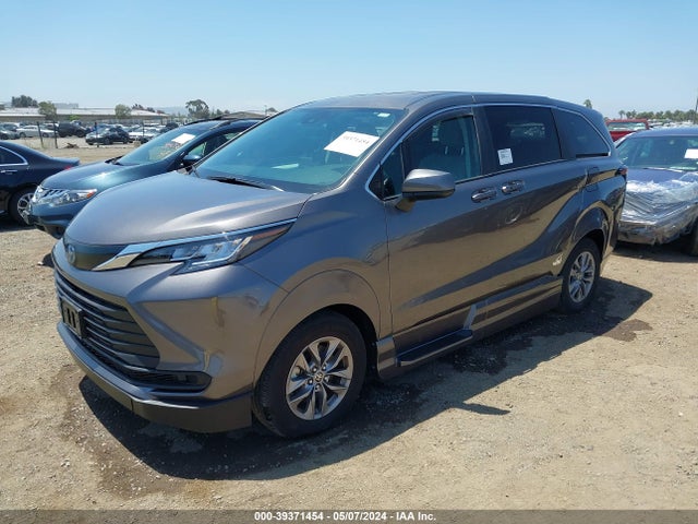 Toyota SIENNA LE 2022 5TDKSKFC2NS071348 Image 2