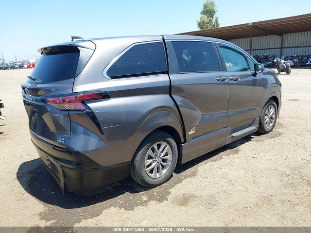 Toyota SIENNA LE 2022 5TDKSKFC2NS071348 Image 4