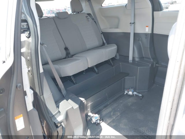 Toyota SIENNA LE 2022 5TDKSKFC2NS071348 Image 8