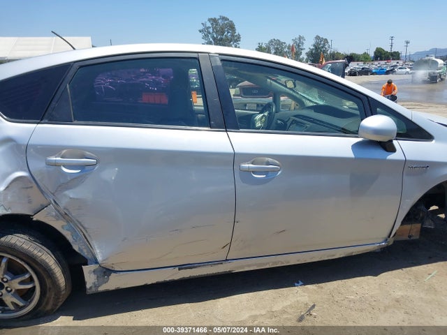 Toyota Prius Two 2015 JTDKN3DU5F0464287 Image 13