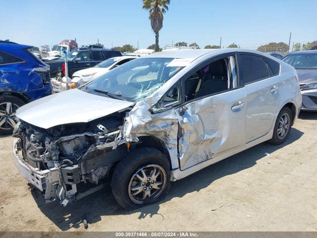 Toyota Prius Two 2015 JTDKN3DU5F0464287 Image 2