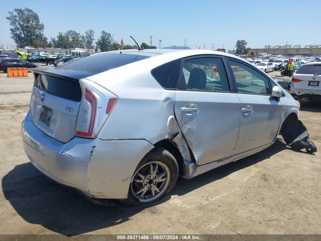 Toyota Prius Two 2015 JTDKN3DU5F0464287 Image 4