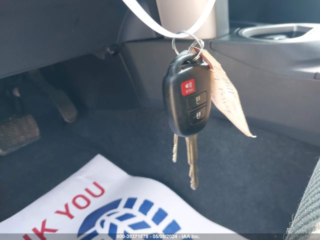 Toyota RAV4 LE 2017 2T3ZFREV3HW316921 Image 11
