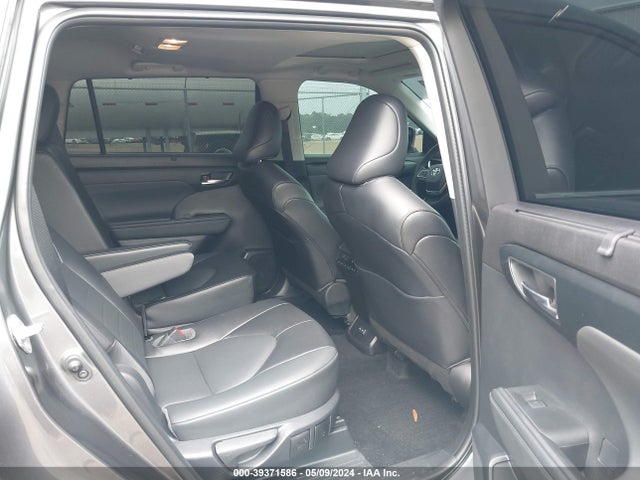 Toyota Highlander Xle 2022 5TDGZRAH8NS559443 Image 8