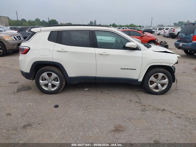 3C4NJCBB8JT501919 Jeep Compass Latitude Fwd