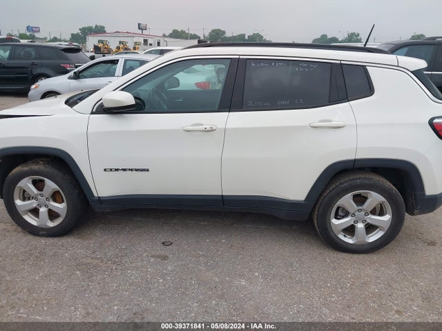 3C4NJCBB8JT501919 Jeep Compass Latitude Fwd