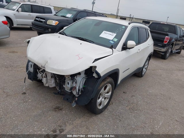 3C4NJCBB8JT501919 Jeep Compass Latitude Fwd