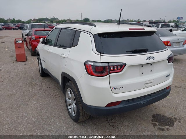 3C4NJCBB8JT501919 Jeep Compass Latitude Fwd