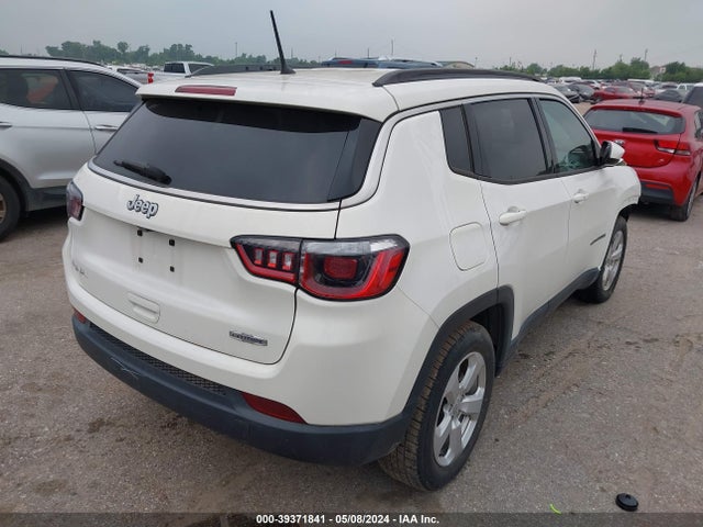 3C4NJCBB8JT501919 Jeep Compass Latitude Fwd