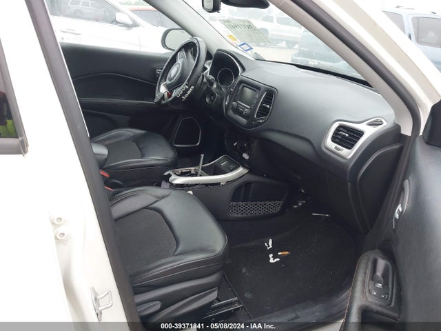 3C4NJCBB8JT501919 Jeep Compass Latitude Fwd
