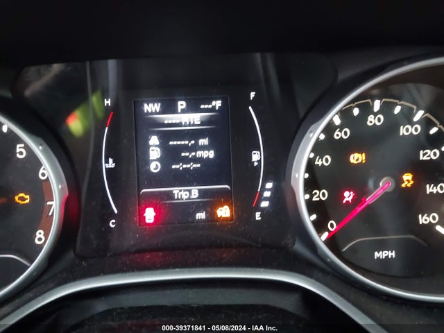 3C4NJCBB8JT501919 Jeep Compass Latitude Fwd