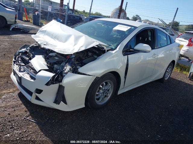 Toyota Prius Three 2016 JTDKARFU4G3503317 Image 2