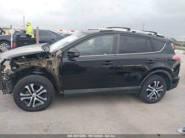 2T3ZFREV9GW259638 Toyota RAV4 LE