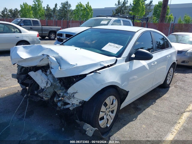 Chevrolet Cruze Ls Auto 2015 1G1PA5SG6F7192343 Image 2