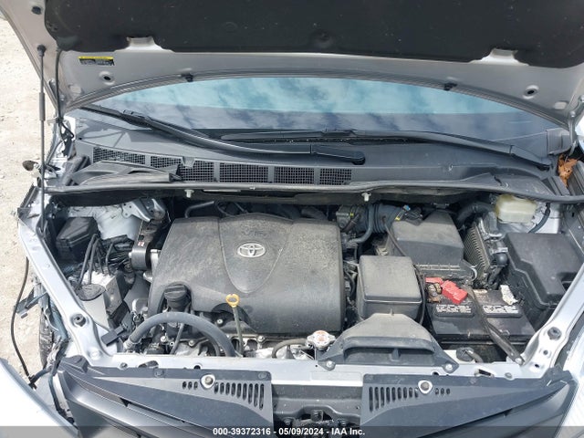 Toyota Sienna L 7 Passenger 2018 5TDZZ3DC2JS917975 Image 10