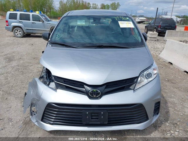 Toyota Sienna L 7 Passenger 2018 5TDZZ3DC2JS917975 Image 13