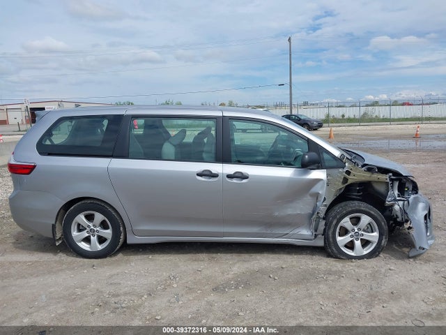 Toyota Sienna L 7 Passenger 2018 5TDZZ3DC2JS917975 Image 14