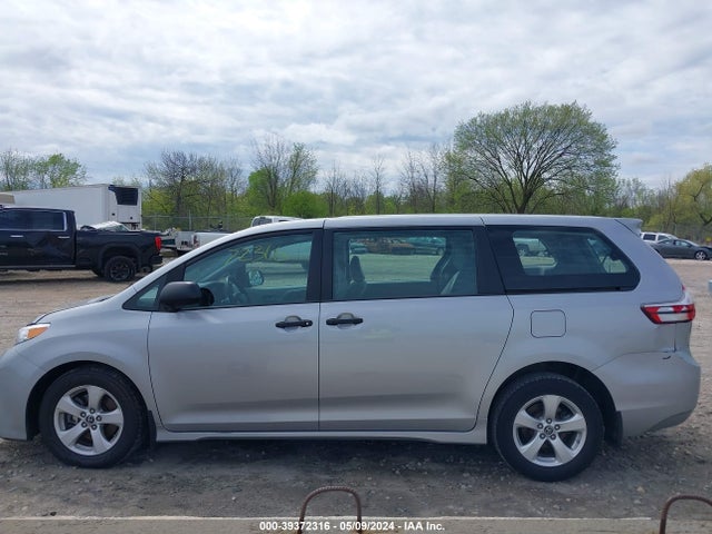 Toyota Sienna L 7 Passenger 2018 5TDZZ3DC2JS917975 Image 15