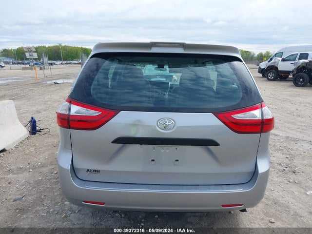 Toyota Sienna L 7 Passenger 2018 5TDZZ3DC2JS917975 Image 17