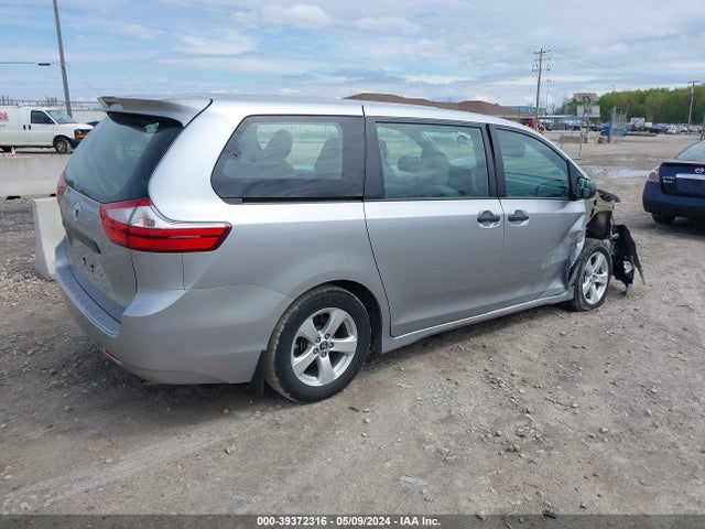 Toyota Sienna L 7 Passenger 2018 5TDZZ3DC2JS917975 Image 4