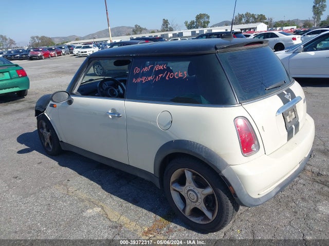 2005 MINI COOPER WMWRC33595TK62366 Photo 2