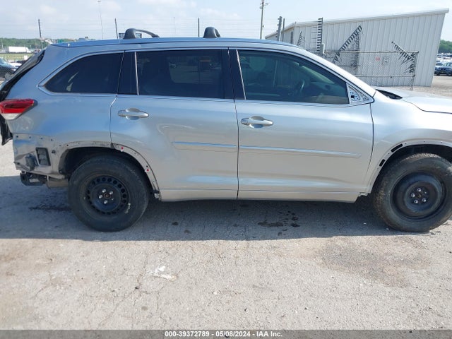 Toyota Highlander Xle 2018 5TDJZRFH4JS803307 Image 14