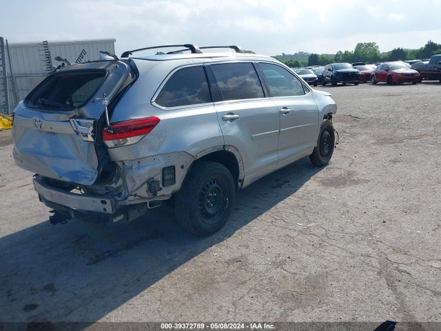 Toyota Highlander Xle 2018 5TDJZRFH4JS803307 Image 4