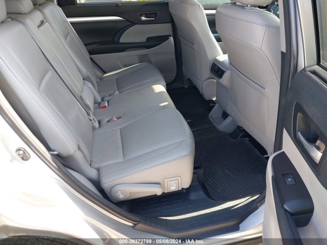 Toyota Highlander Xle 2018 5TDJZRFH4JS803307 Image 8