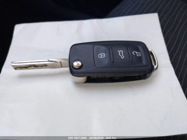 WVGAV7AX1FW602479 Volkswagen TIGUAN S