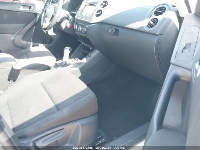 WVGAV7AX1FW602479 Volkswagen TIGUAN S