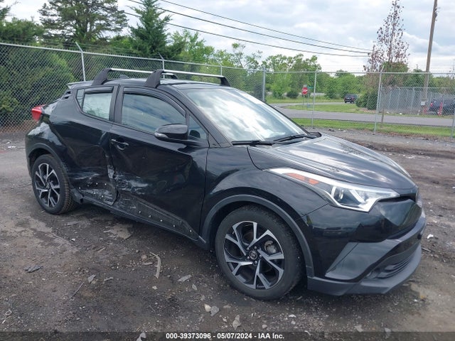 Toyota C-HR XLE 2019 NMTKHMBX5KR095351 главное изображение
