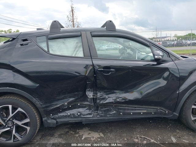 Toyota C-HR XLE 2019 NMTKHMBX5KR095351 Image 13
