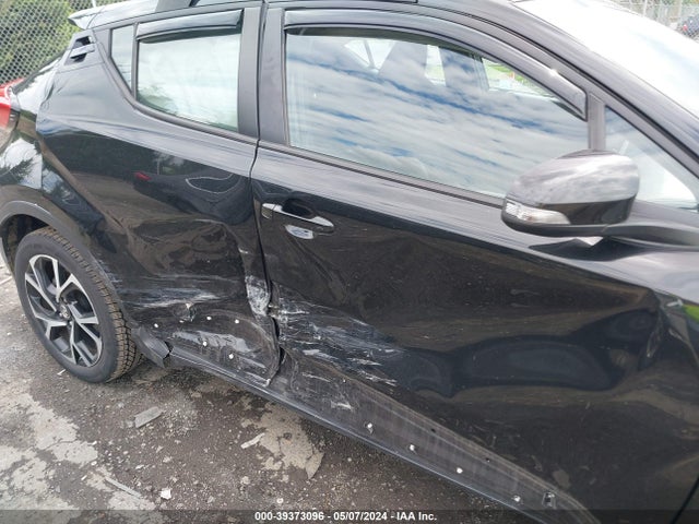 Toyota C-HR XLE 2019 NMTKHMBX5KR095351 Image 6