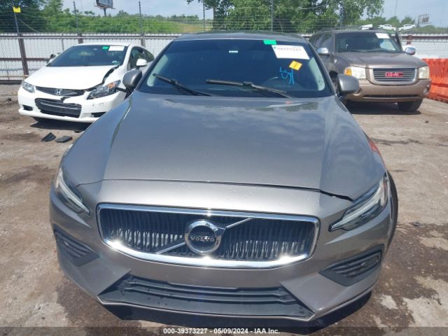 7JRA22TK0KG003158 Volvo S60 T6 Momentum