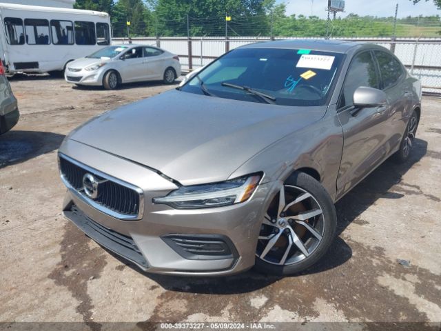 7JRA22TK0KG003158 Volvo S60 T6 Momentum