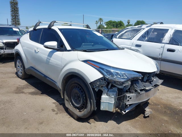 Toyota C-HR LE 2021 JTNKHMBX4M1108149 main image