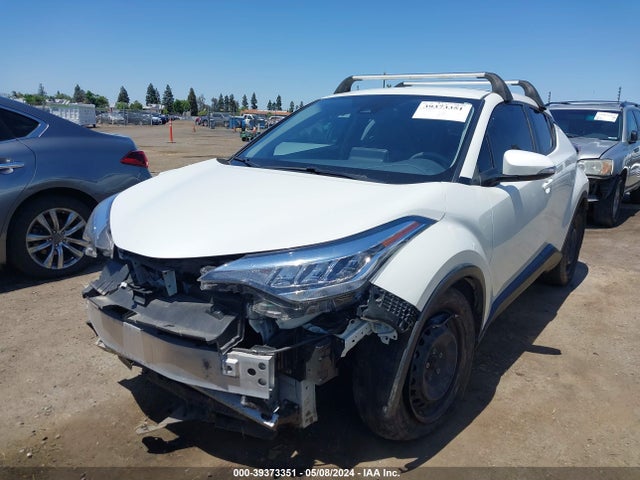 Toyota C-HR LE 2021 JTNKHMBX4M1108149 Image 2