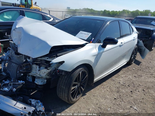 Toyota CAMRY XSE 2019 4T1B61HK8KU249608 Image 2