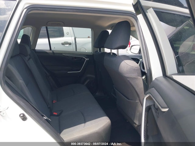 Toyota RAV4 LE 2019 JTMH1RFV3KJ009876 Image 8