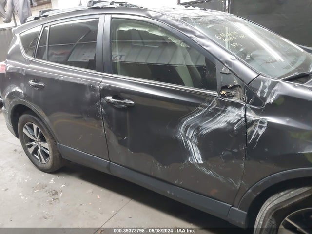 Toyota Rav4 Xle 2018 JTMWFREV6JJ740004 Image 13