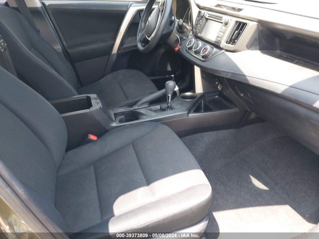 Toyota RAV4 LE 2015 JTMZFREV5FD063532 Image 5