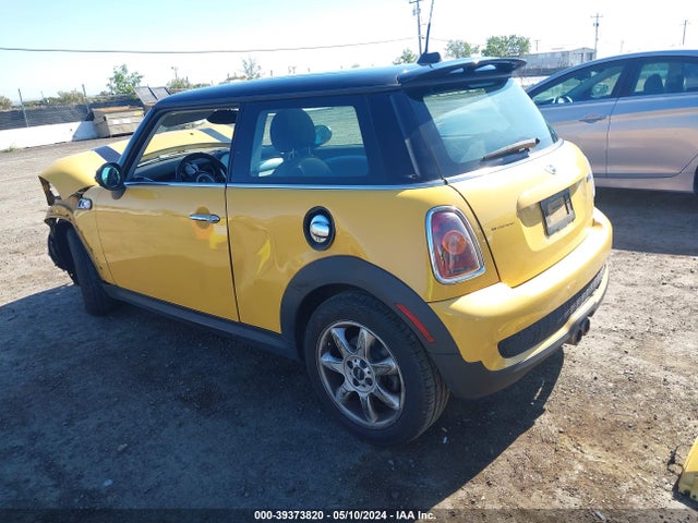 2009 MINI COOPER S WMWMF73559TW85816 Photo 2