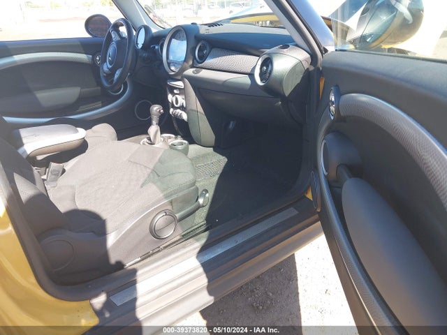 2009 MINI COOPER S WMWMF73559TW85816 Photo 4