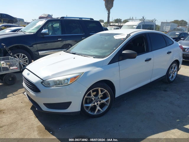 Ford FOCUS S 2015 1FADP3E21FL299973 Image 2