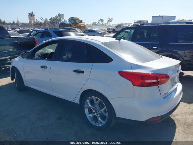 Ford FOCUS S 2015 1FADP3E21FL299973 Image 3