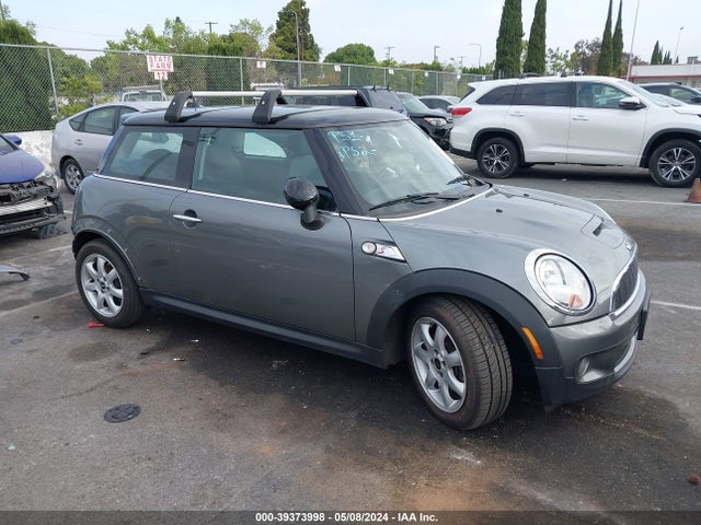 2010 MINI COOPER S WMWMF7C59ATZ69471 Photo 0