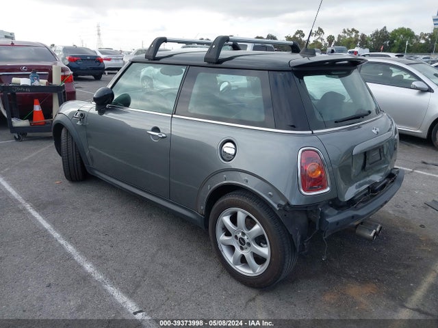 2010 MINI COOPER S WMWMF7C59ATZ69471 Photo 2